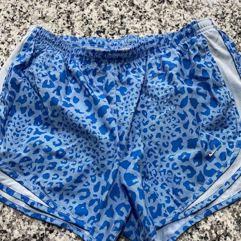 Woman’s Nike dri fit shorts size large